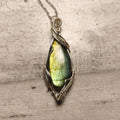 Pendentif Labradorite Verte – Wirewrapping Cuivre Patiné | Création Unique