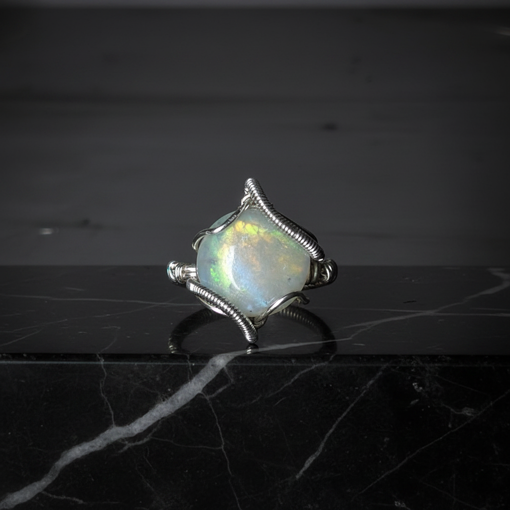 Bague opale éthiopienne losange irisée marbre noir