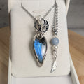 Pendentif Phoenix – Cuivre Patiné Tressé & Labradorite Bleue | Pièce Unique