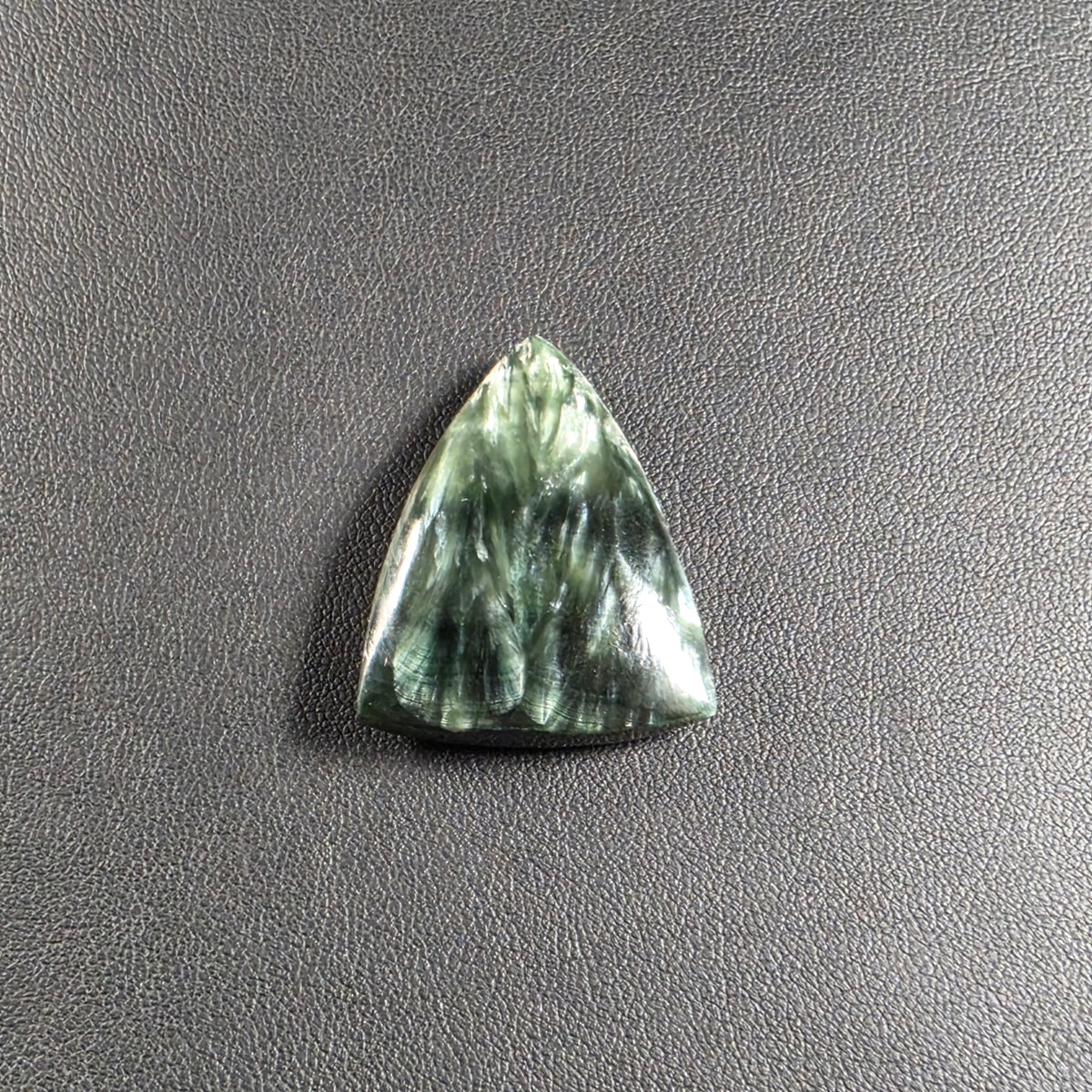 Cabochon Triangle Séraphinite Naturelle – Montage Inclus