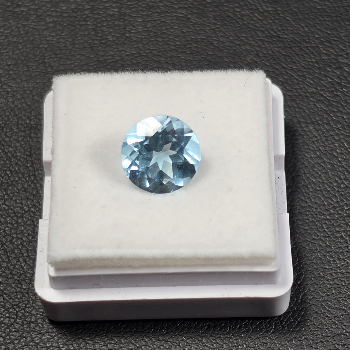 Topaze Bleue Iradiée – 3,43 ct | 9 x 6 mm – Montage Inclus
