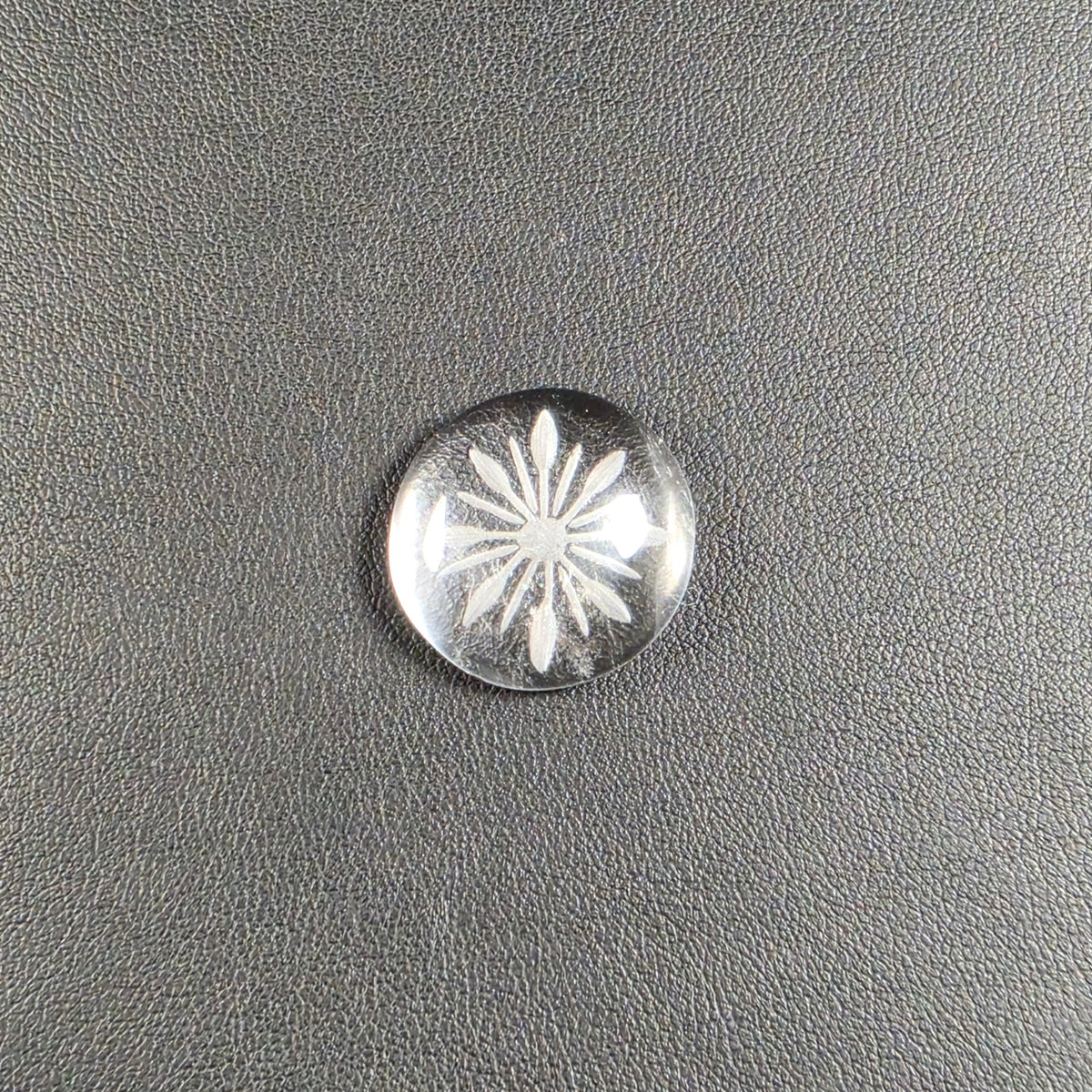 Cabochon Rond Cristal de Roche Gravé – Montage Inclus