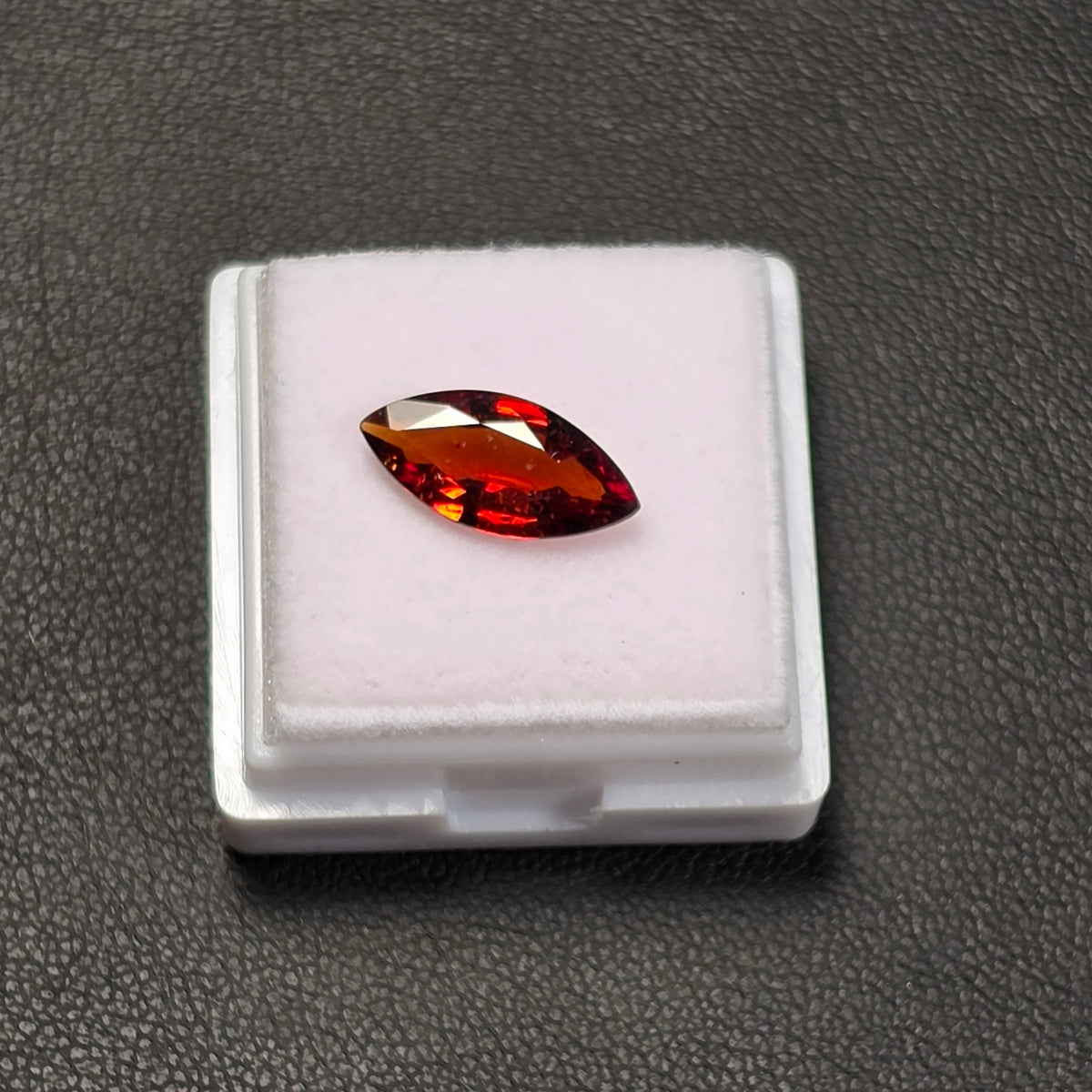 Grenat Hessonite Naturelle – 2,39 ct | Taille Marquise 13,7 x 6,5 mm – Montage Inclus