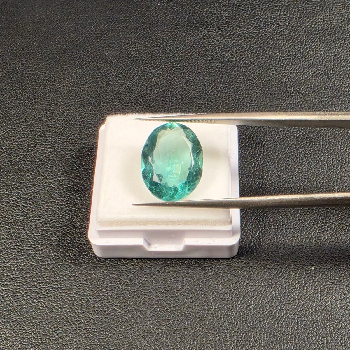Gemme Facettée Fluorite Verte Ovale 8.21 ct – Montage Inclus