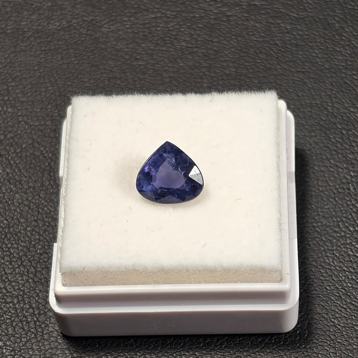 Iolite Naturelle – 1,59 ct | 8 x 7,3 x 5,3 mm – Montage Inclus