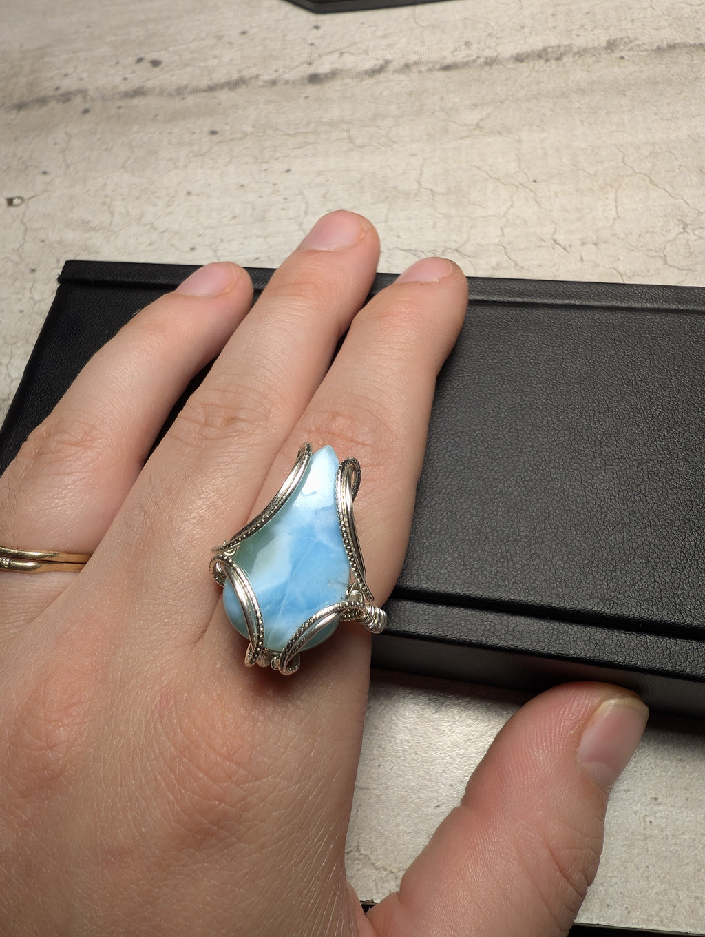 Bague Larimar – Wire Wrapping Cuivre Patiné – Pièce Unique Fait Main – Réglable